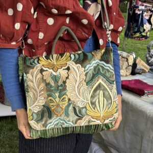 Borsa a tracolla LELLA con ricami verdi