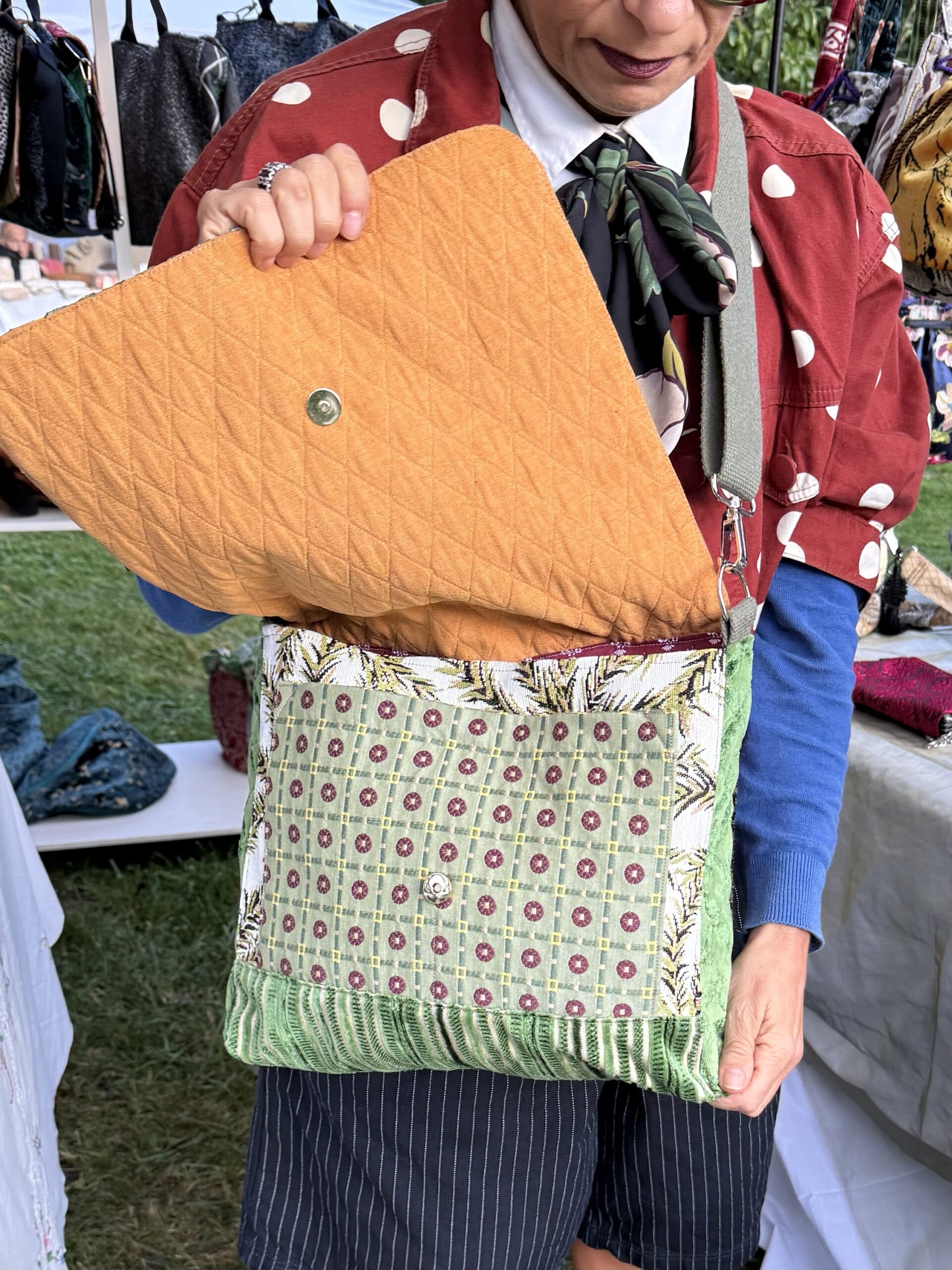 Borsa a tracolla LELLA con ricami verdi - immagine 2