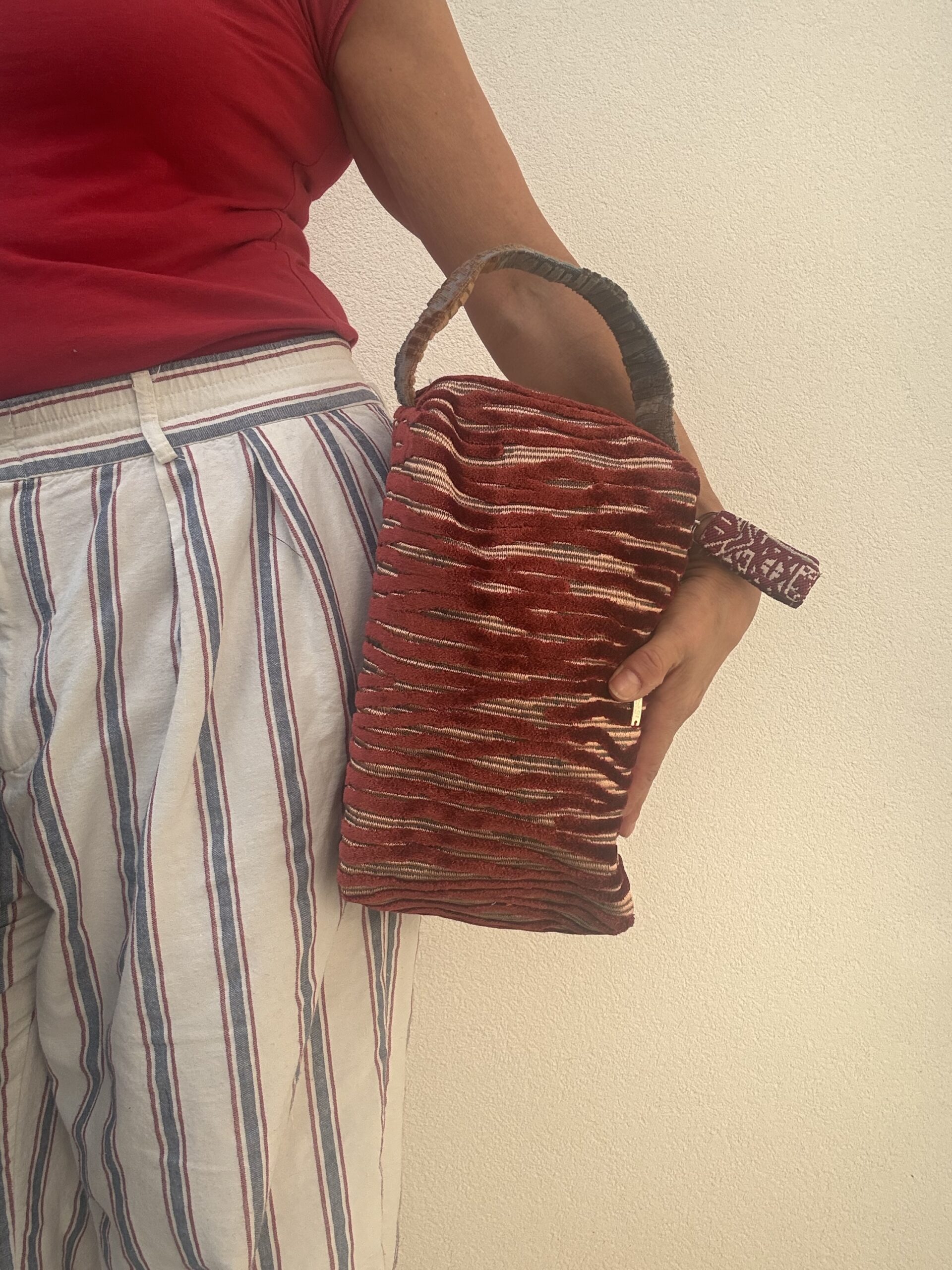 Pochette a mano ERIKA velluto righe ruggine