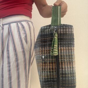 Pochette a mano ERIKA blu cangiante