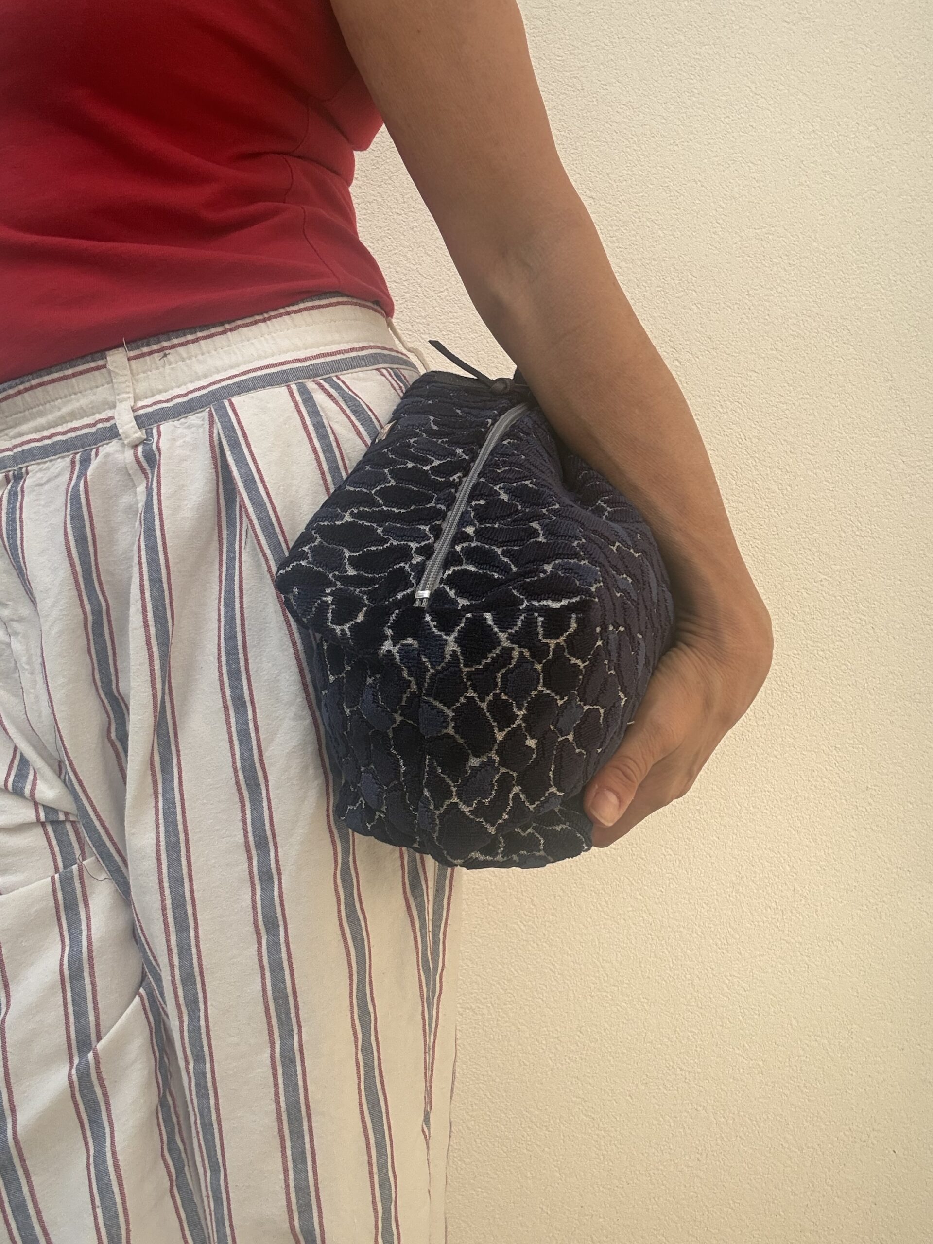 Pochette a mano ERIKA blu operato - immagine 2