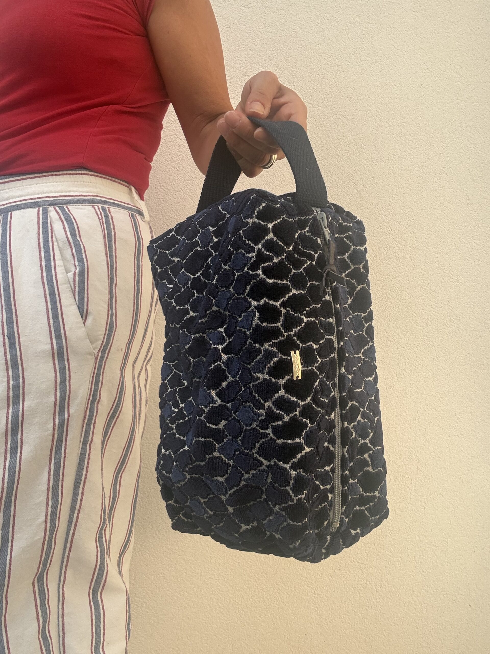 Pochette a mano ERIKA blu operato